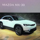 Mazda springt auf Elektrozug auf
