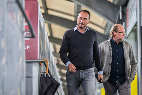 Sportdirektor Christian Möckel auf dem Weg zu seiner ersten Pressekonferenz.