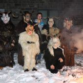 Feuriges Spektakel und schaurige Party