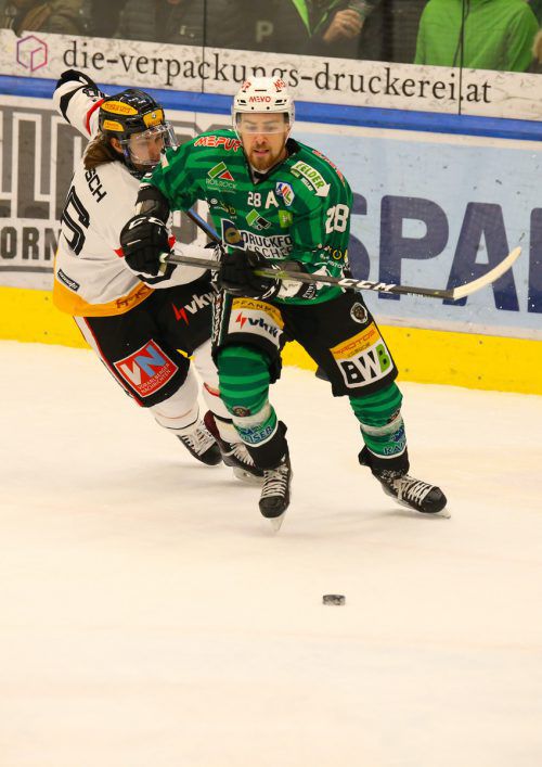 Ein intensives Derby endete mit einem Sieg für die Wälder.  Hartinger