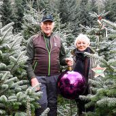 Hans und Olga Schwendinger züchten heimische Christbäume. »A10
