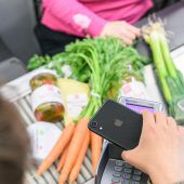 Bezahldienst Apple Pay weitet sich aus. »D1