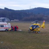 Versorgungszug kracht in Hebebühne