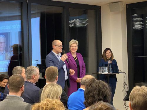 Bürgermeister Walter Gohm präsentierte mit Michaela Gort sein Team. VN
