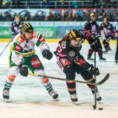 VEU setzt sich vor 5056 Fans im Derby gegen den EHC nach Penaltys 4:3 durch. »C1