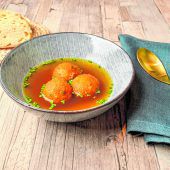Rinderbouillon mit Riebelknödeln