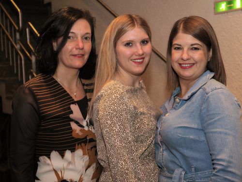 Im Publikum: Barbara Heine, Linda Loutchan und Dagmar Martinez.