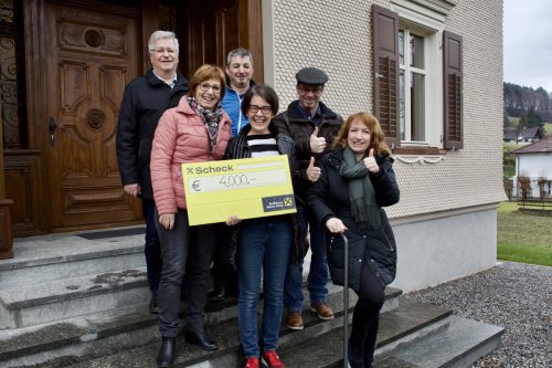 Kurt Ludescher, Rainer Bickel, Reinhard Morscher (hinten) sowie Roswitha Fritz, Gerda Stemmer und Christine Endrich (vorne). s´wyllar Chörle