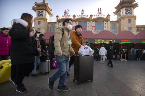 Mit der gerade laufenden Reisewelle zum chinesischen Neujahrsfest am kommenden Samstag wächst die Gefahr einer Übertragung infektiöser Krankheiten.  AP