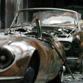 Millionenschaden durch Brand von Oldtimern