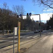 Metall und Farbe für fließenden Verkehr