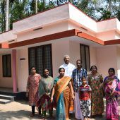 Göfner Pfarrer hilft Obdachlosen in Kerala