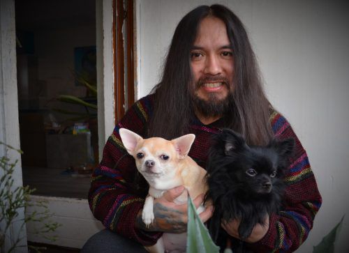 Wenn Jacinto jetzt mit den Chihuahuas Gassi geht, grüßt ihn jeder freundlich. HRJ