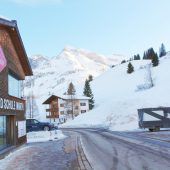 Personalhaus und Tiefgarage in Warth