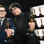 Bong Joon Ho (r.) und Han Jin Won schreiben mit „Parasite“ Oscar-Geschichte. »C8