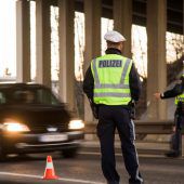 Aktion scharf: Polizei stoppte Alko-Lenker und einen Raser, der mit 250 km/h fuhr.  »B1