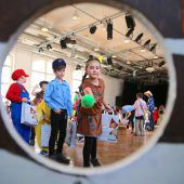 Im Pyjama auf den Maskenball