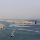 Durch Suezkanal ins Mittelmeer