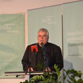 Zwischen Krieg und Krise