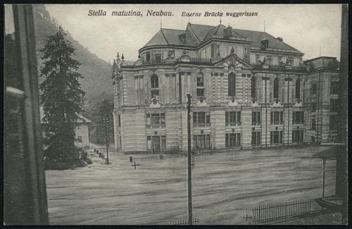 Am 14. und 15. Juni 1910 lösten tagelange Niederschläge ein gewaltiges Hochwasser aus. Da auch die Ill über die Ufer trat, wurde der Neubau der Stella Matutina überflutet und die eiserne Brücke weggerissen. Ansichtskartensammlung; Helmut Klapper; Vorarlberger Landesbibliothek