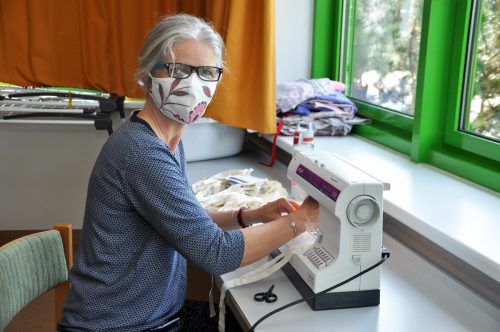 An der Dornbirner Mittelschule entstehen Tausende Masken.
