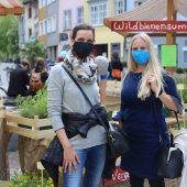 Setzlinge durch die Maske beschnuppern