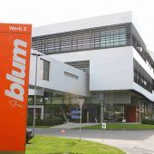 Blum produziert wieder mit halber Kraft