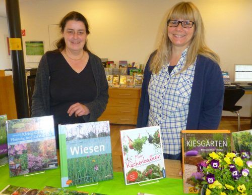 Büchereileiterinnen Cordula Mathis und Edith Sutter. tf