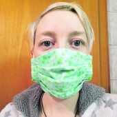 Viele bunte Masken im Corona-Alltag
