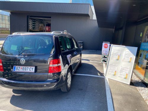 Der erste Bier Drive-in des Landes bei der Brauerei Fohrenburg erfreute sich an den ersten Tagen seines Bestehens großen Zuspruchs.