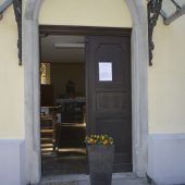 Tür zu Kapelle für Gläubige offen