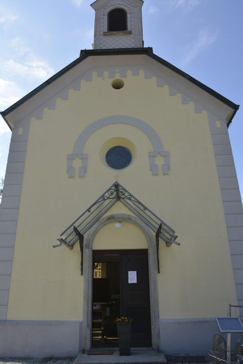 Die Tür der Kapelle steht derzeit von 8 bis 21 Uhr offen. 