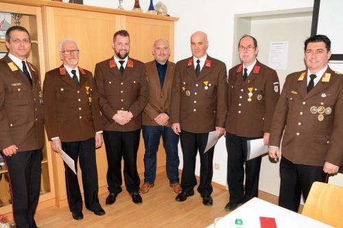 Ehrungen: Martin Lecher, Hubert Kaufmann, Christian Böhler, Bgm. Peter Halder, Marco Schuchter, Richard Feßler und Reinhard Karg.