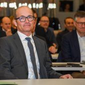 Land zieht Kontrollzügel an