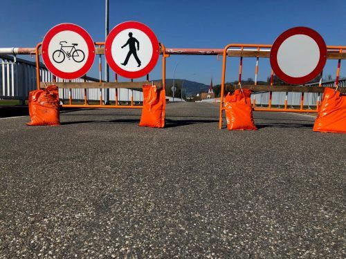 Wegen der Coronapandemie sind die Grenzen fast dicht. Nur wenige Ausnahmen dürfen passieren. VN
