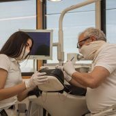 Schutzmasken der Marke edelweiss dentistry gelten als echte Virenkiller. »D2