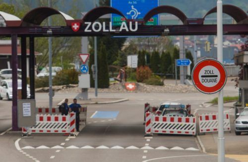 Große Grenze, kleine Frequenz. Am Zollamt Au ist es wie auf der Rheinbrücke oft gespenstisch ruhig. VN/Paulitsch