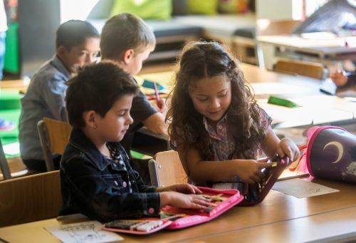 In drei Wochen dürfen auch dieVolksschüler wieder in die Schule.  VN/Paulitsch