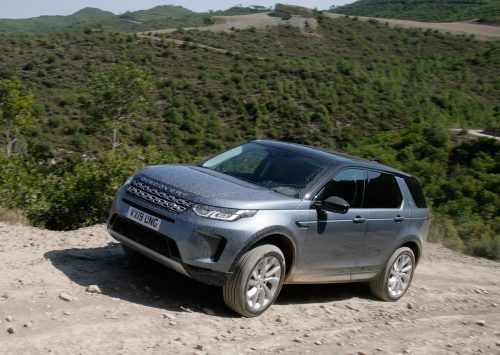 Optisch behutsam, technisch komplett neu gemacht hat Land Rover den Discovery Sport. Samt 4x4- und 7-Sitz-Option. Der Preis: ab 40.260 Euro.