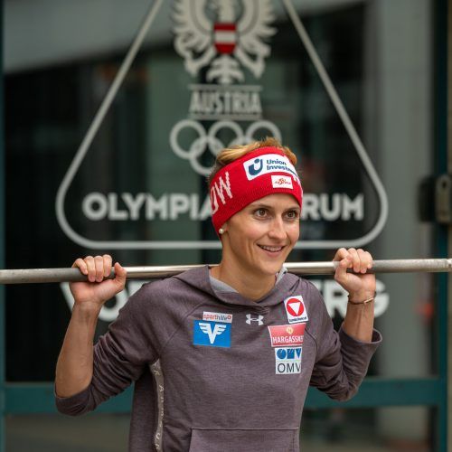 Skispringerin Eva Pinkelnig freute sich über die erste Trainingseinheit im Olympiazentrum. gepa