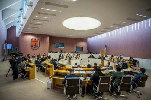 So voll wird es heute im Plenum nicht. Nur 20 Abgeordnete sind dabei.