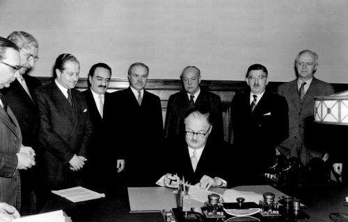 Unterzeichnung des Moskauer Memorandums am 15. April 1955. APA