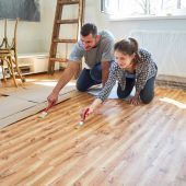 Ein Untergrund aus Holz ist immer im Trend
