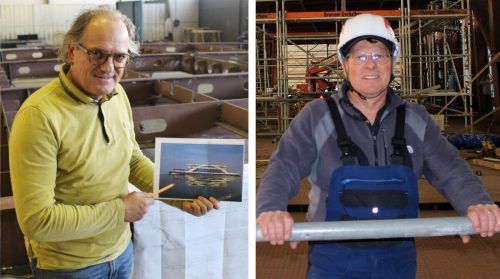 Christian (l.) Thaler erläutert anhand der Pläne das Projekt, sein Bruder Thomas rüstet auf der Werft mit seinem Team zum Abschluss der Arbeiten.
