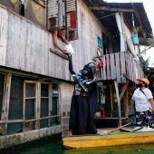 „Darth Vader“ weist auf Lockdown hin