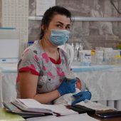 Rund 100 Babys von Leihmüttern sitzen in der Ukraine fest