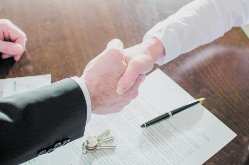 Expertenberatung macht sich beim Immobilienkauf bezahlt. Shutterstock