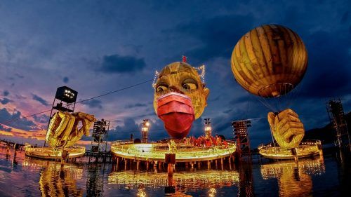 15. 5. Erstmals seit 1946 gibt es keine Bregenzer Festspiele. Über 203.000 Tickets wurden allein für „Rigoletto“ aufgelegt. Die großen Projekte werden um ein Jahr verschoben.