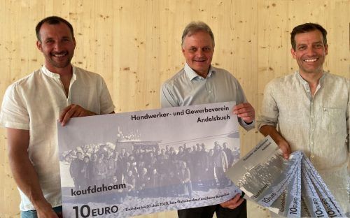 Jodok Felder, Johannes Mohr und Handwerker-Obmann René Schedler melden sich mit einem Gutschein bei allen Andelsbucher Vereinsmitgliedern. stp