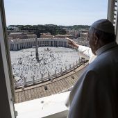 Papst segnet nach Coronapause erstmals wieder Pilger
